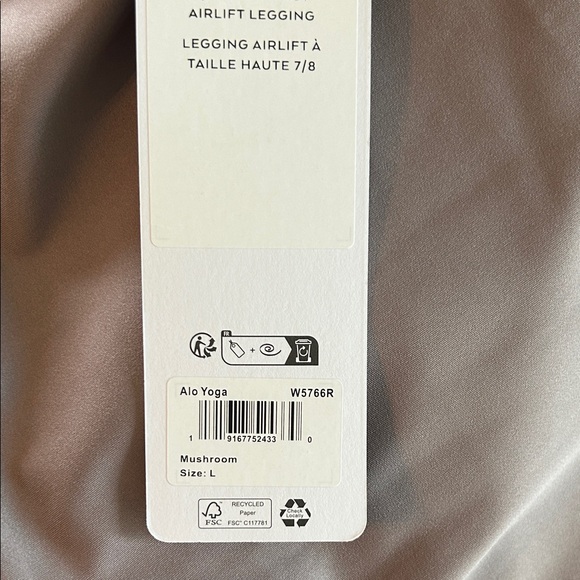 ALO Yoga Airlift Legging in Mushroom - Picture 4 of 4